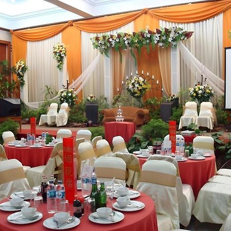 Makassar Golden Hotel Extérieur photo