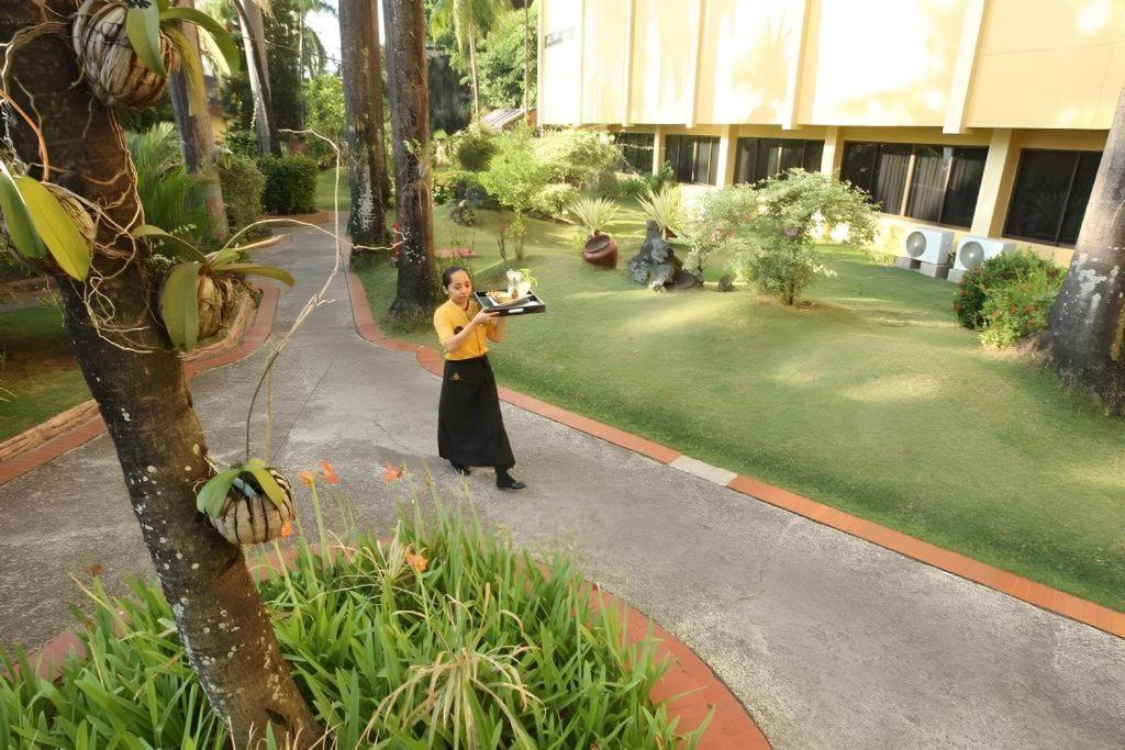Makassar Golden Hotel Extérieur photo