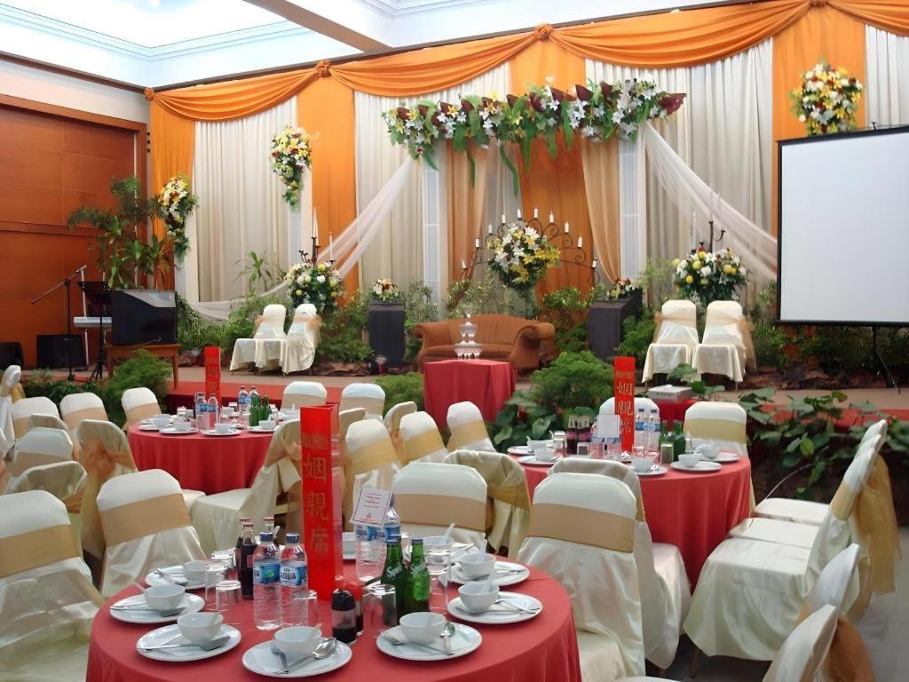 Makassar Golden Hotel Extérieur photo