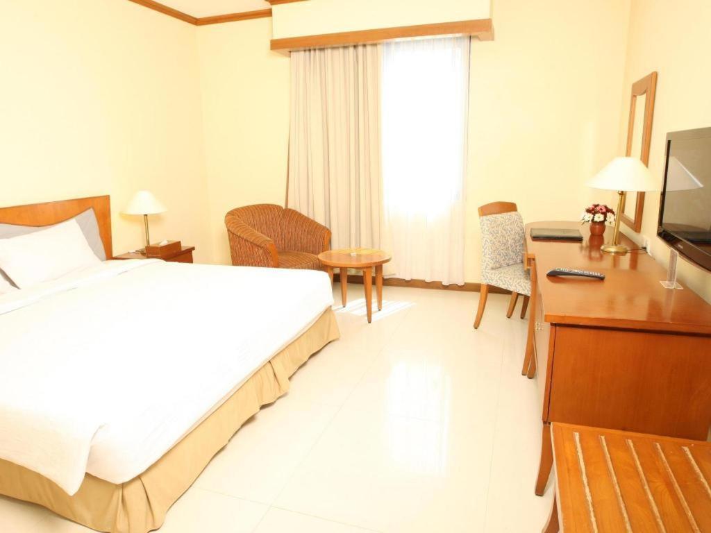 Makassar Golden Hotel Extérieur photo