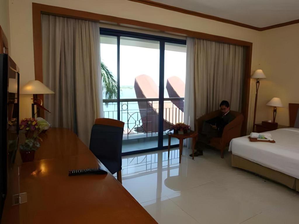 Makassar Golden Hotel Extérieur photo