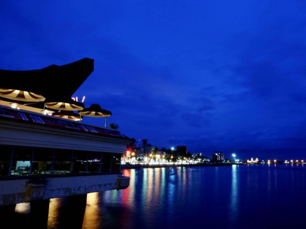Makassar Golden Hotel Extérieur photo