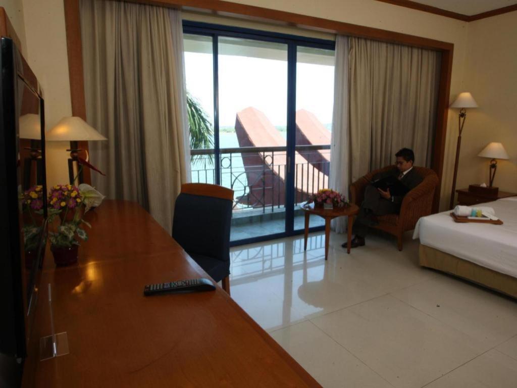 Makassar Golden Hotel Extérieur photo