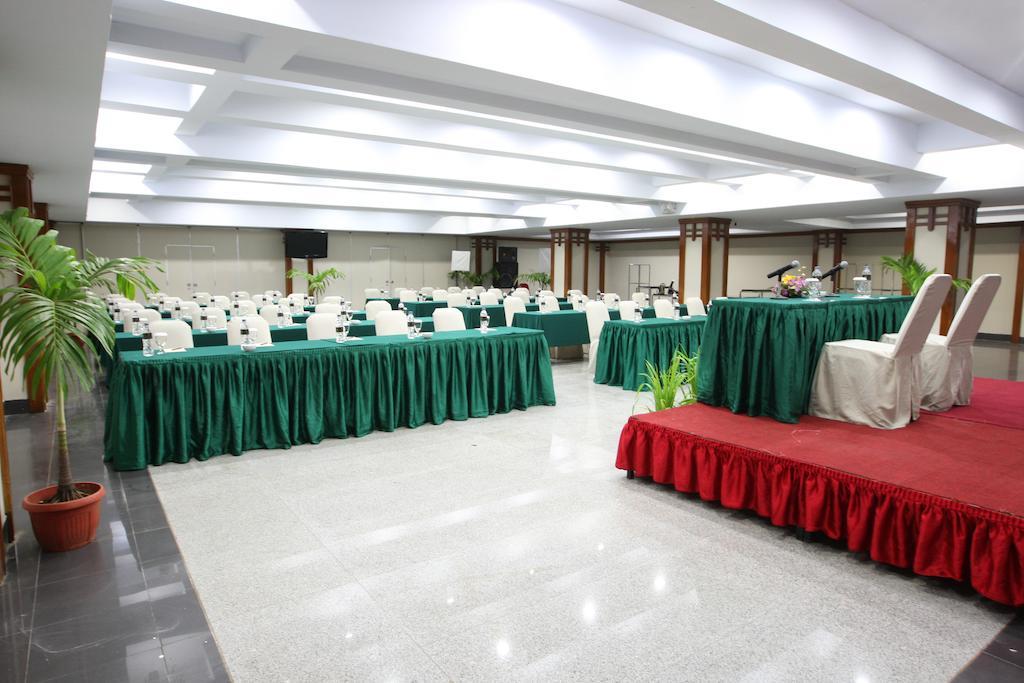 Makassar Golden Hotel Extérieur photo