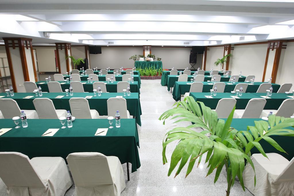 Makassar Golden Hotel Extérieur photo