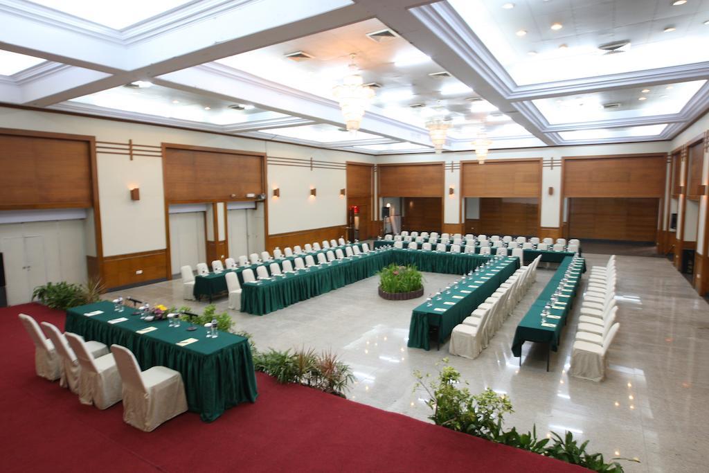 Makassar Golden Hotel Extérieur photo